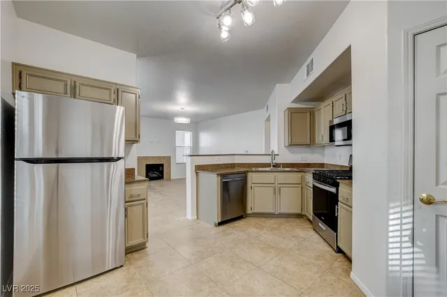 $1,850 | 9975 Peace Way, Unit 1034, Las Vegas, NV 89147