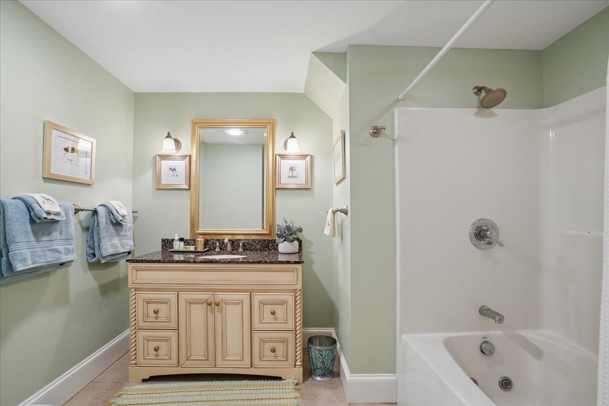 181 Meetinghouse Road Bedford, NH 03110 - Photo 35 of 55