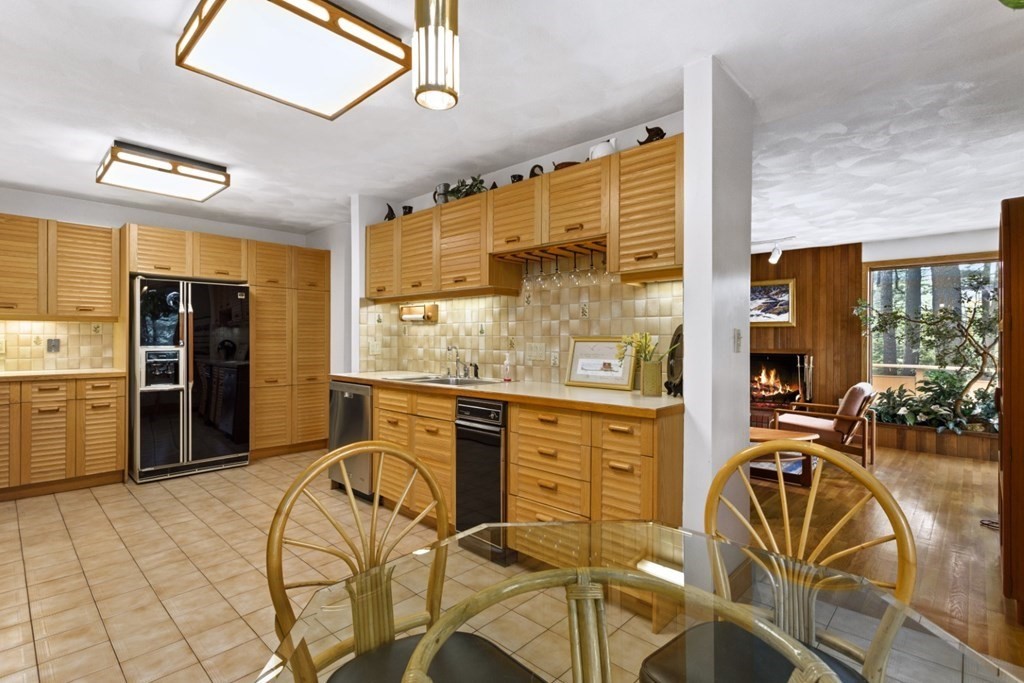 18 Hickory Hill Road Wakefield, MA 01880 - Photo 9 of 40 Gallery Image 9