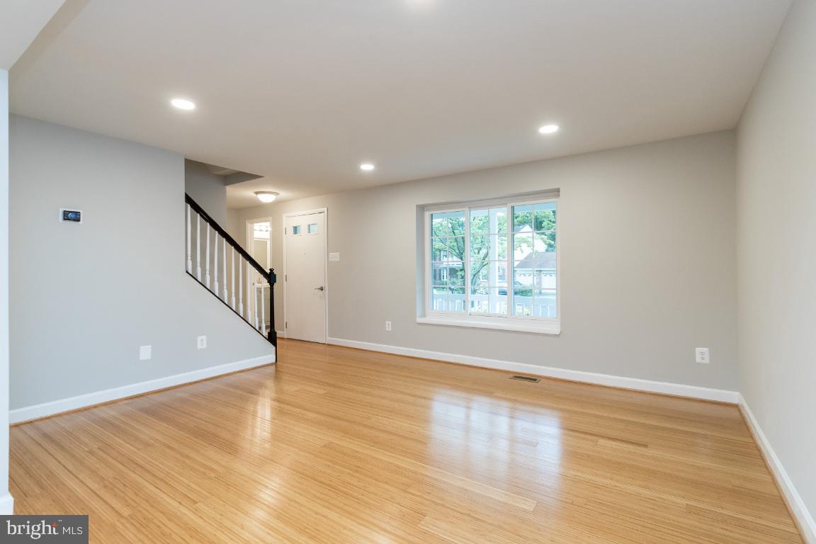 8474 Falling Leaf Road Springfield, VA 22153 - Photo 13 of 40
