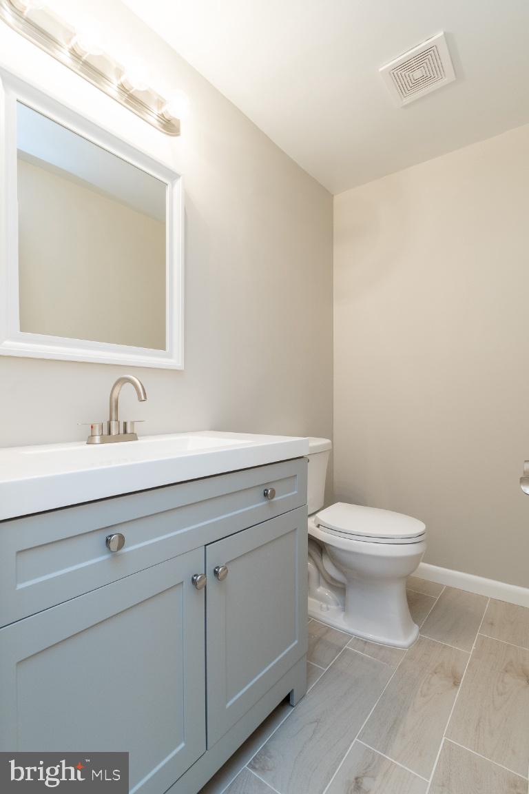 8474 Falling Leaf Road Springfield, VA 22153 - Photo 15 of 40