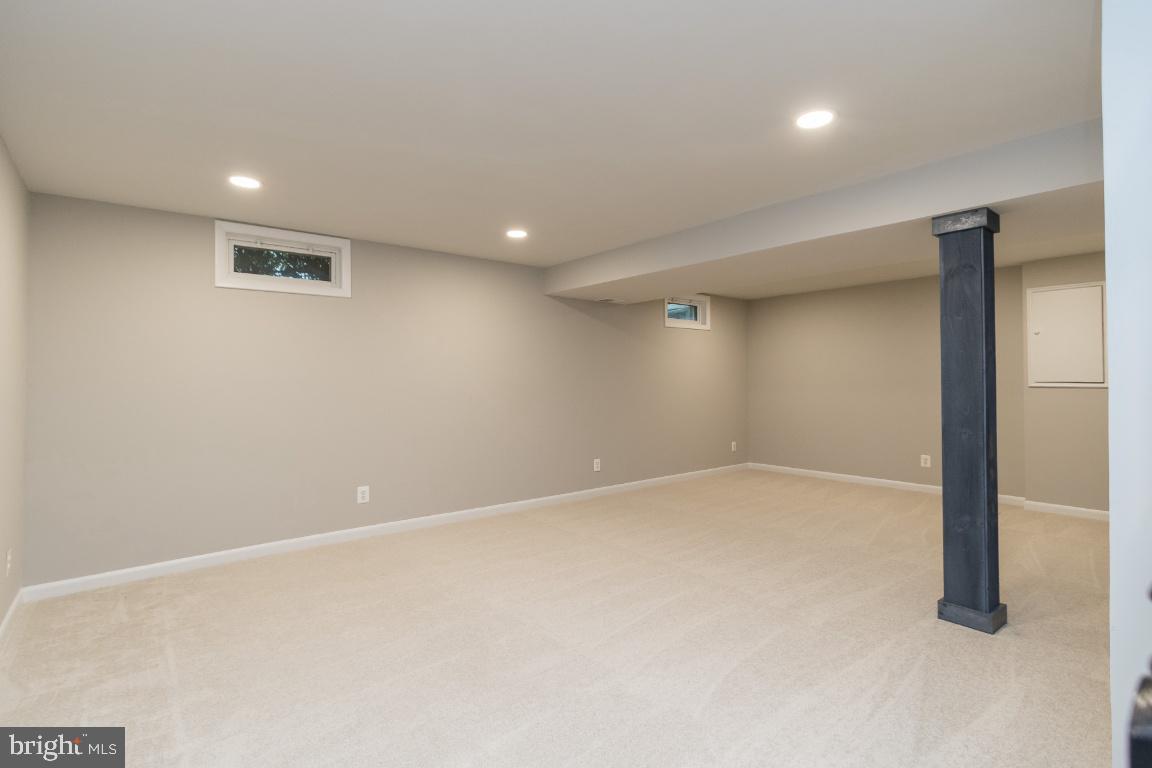 8474 Falling Leaf Road Springfield, VA 22153 - Photo 17 of 40