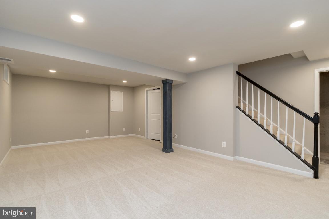 8474 Falling Leaf Road Springfield, VA 22153 - Photo 18 of 40