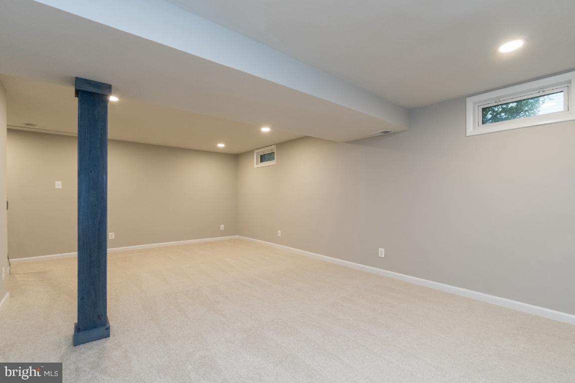 8474 Falling Leaf Road Springfield, VA 22153 - Photo 19 of 40