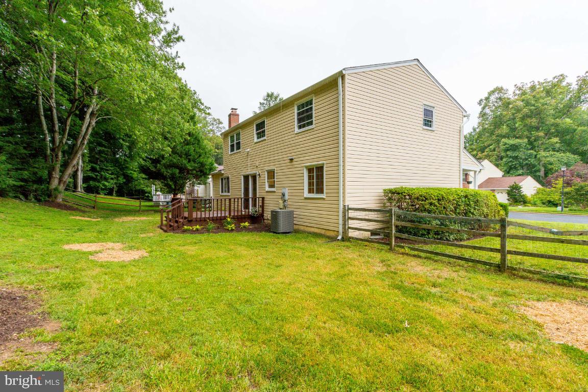 8474 Falling Leaf Road Springfield, VA 22153 - Photo 3 of 40