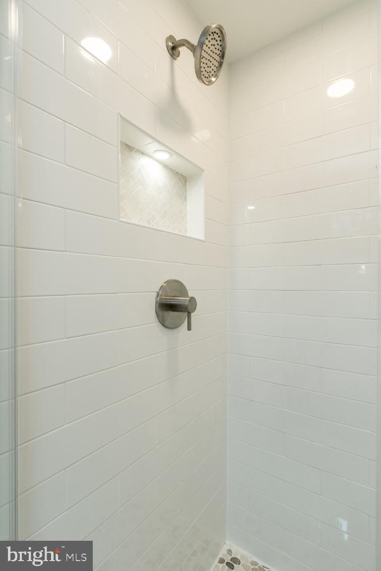 8474 Falling Leaf Road Springfield, VA 22153 - Photo 22 of 40