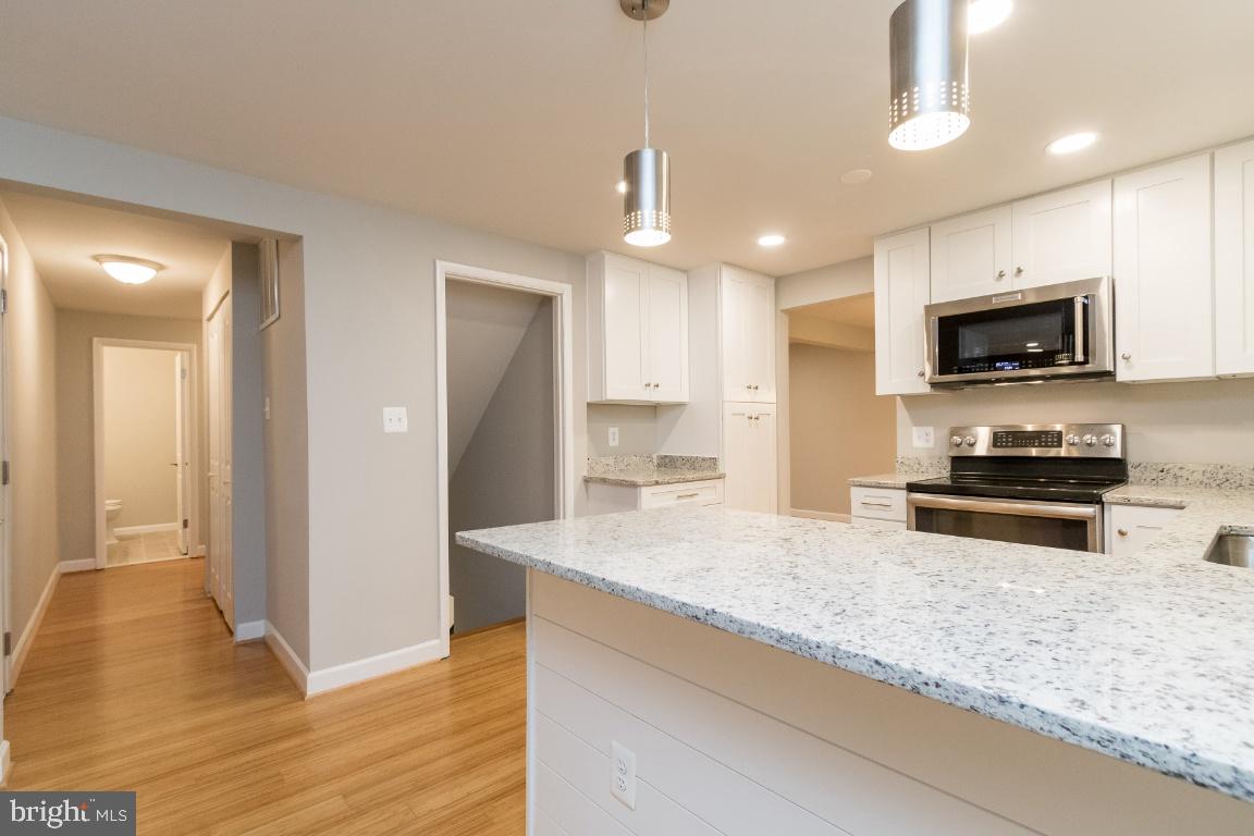 8474 Falling Leaf Road Springfield, VA 22153 - Photo 7 of 40