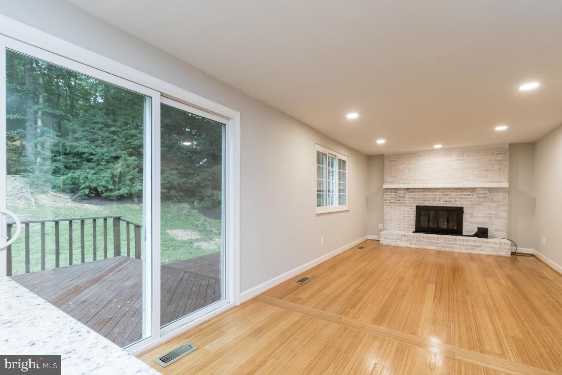 8474 Falling Leaf Road Springfield, VA 22153 - Photo 9 of 40