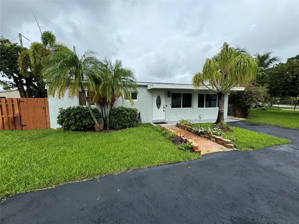$3,100 | 2417 Northeast 15th Avenue, Pompano Beach, FL 33064