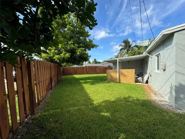 $3,100 | 2417 Northeast 15th Avenue, Pompano Beach, FL 33064