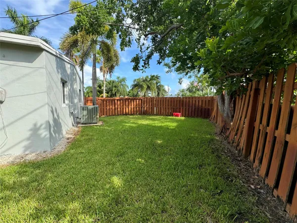 $3,100 | 2417 Northeast 15th Avenue, Pompano Beach, FL 33064