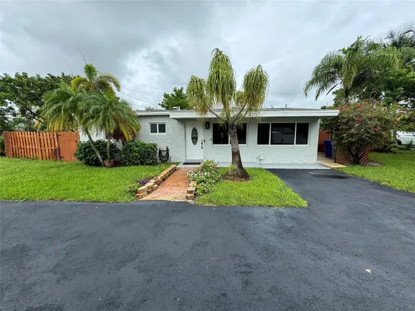 $3,100 | 2417 Northeast 15th Avenue, Pompano Beach, FL 33064