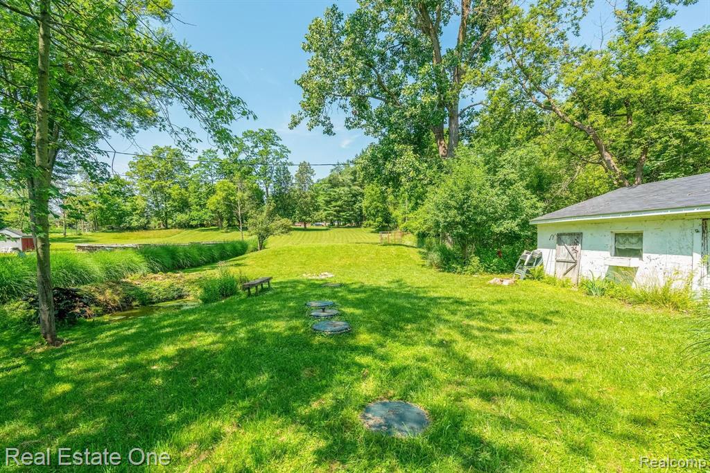 26393 Power Road Farmington Hills, MI 48334 - Photo 8 of 37