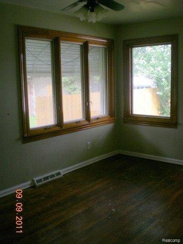 16969 Stephens Road Eastpointe, MI 48021 - Photo 7 of 8 DSCN5774