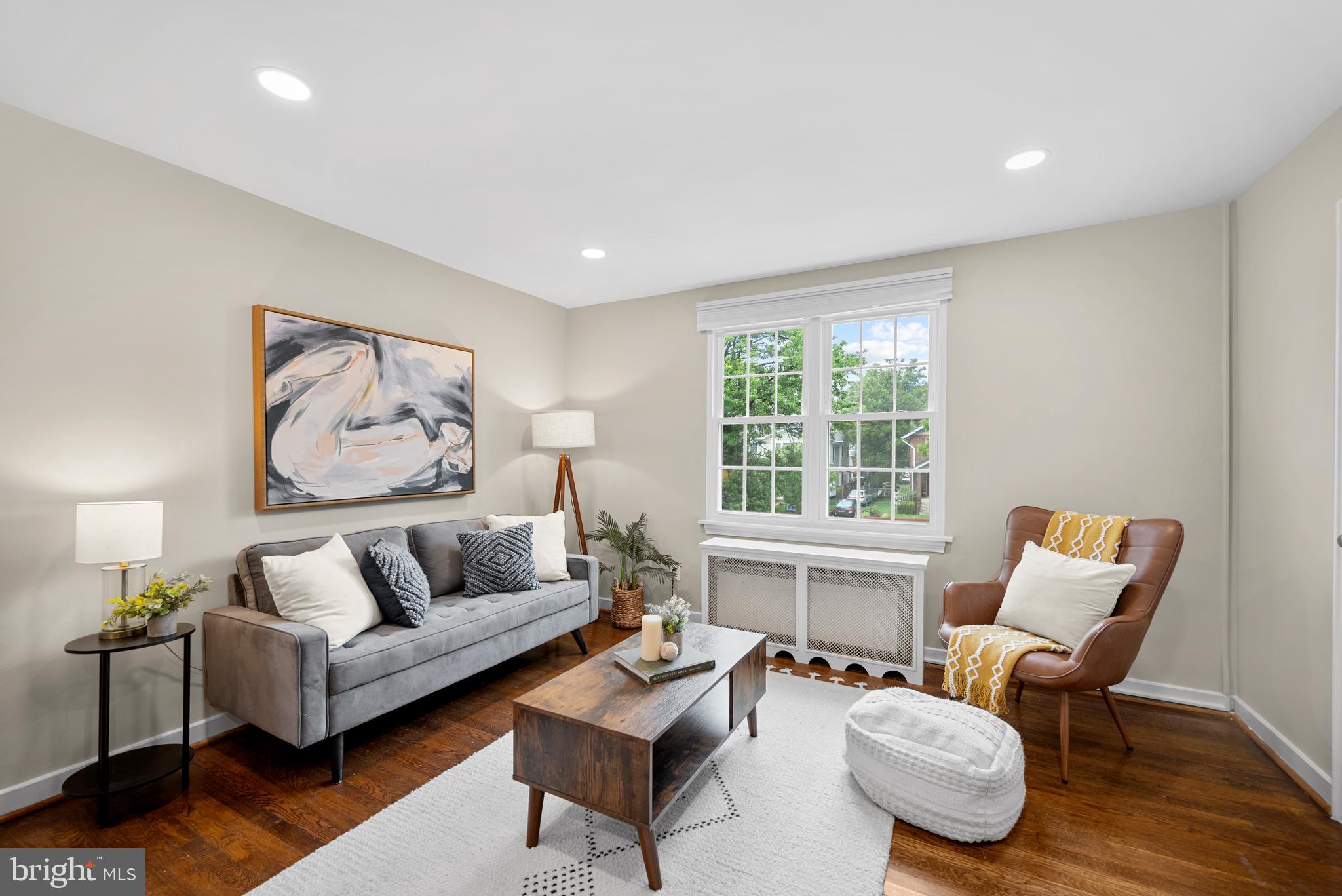 117 East Glebe Road, Unit C Alexandria, VA 22305 - Photo 2 of 23 Light-Filled Living Room