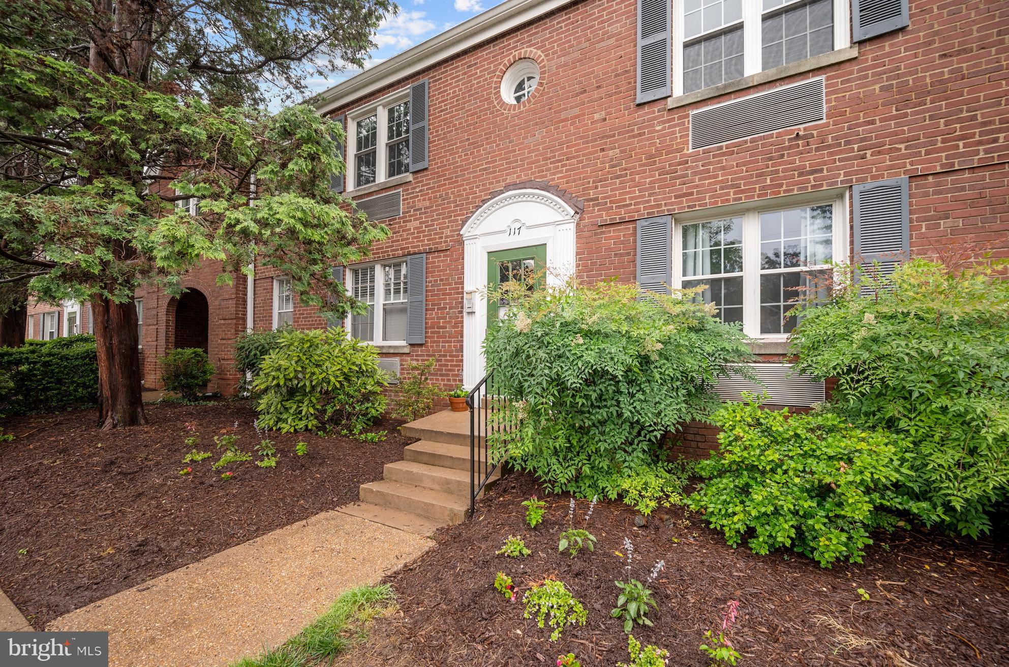 117 East Glebe Road, Unit C Alexandria, VA 22305 - Photo 20 of 23 Building Exterior