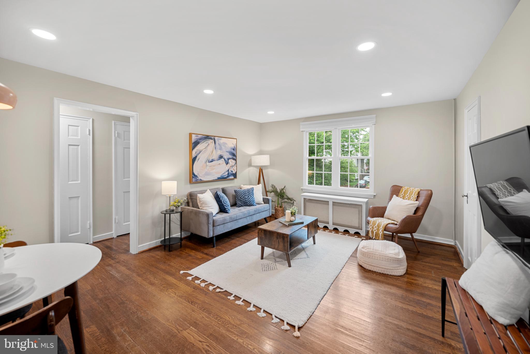 117 East Glebe Road, Unit C Alexandria, VA 22305 - Photo 3 of 23 Light-Filled Living Room