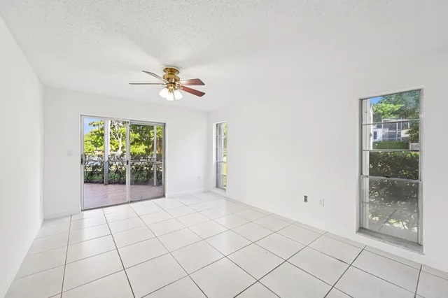 $174,999 | 7 West Greenway Drive North, Unit 111, Royal Palm Beach, FL 33411