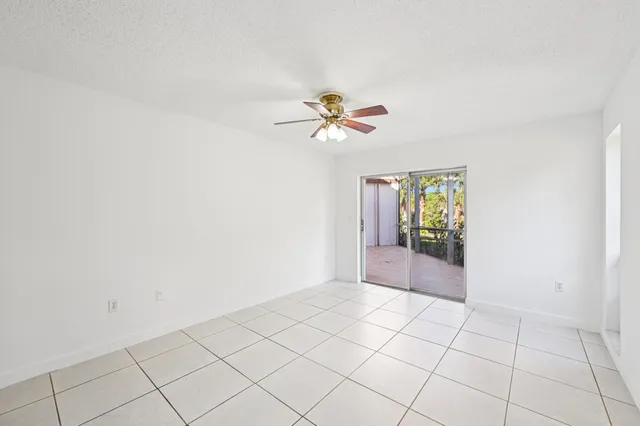 $174,999 | 7 West Greenway Drive North, Unit 111, Royal Palm Beach, FL 33411