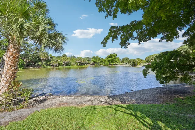 $174,999 | 7 West Greenway Drive North, Unit 111, Royal Palm Beach, FL 33411