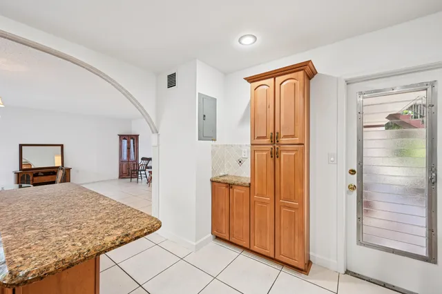 $174,999 | 7 West Greenway Drive North, Unit 111, Royal Palm Beach, FL 33411
