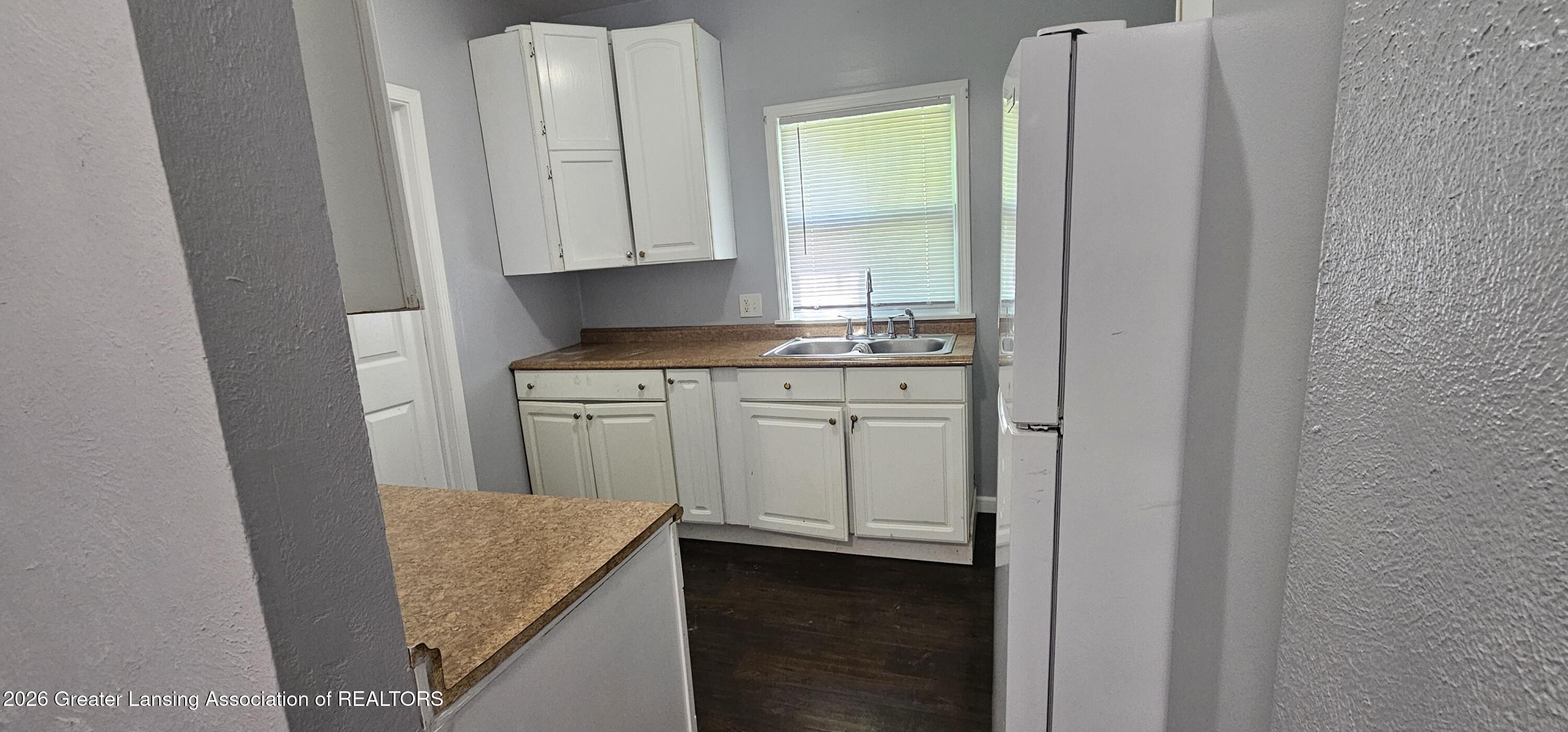 817 Middle Street Lansing, MI 48915 - Photo 3 of 11 20260715_133300