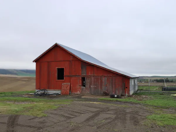 $825,000 | 39919 South Farmington Road, Latah, WA 99018