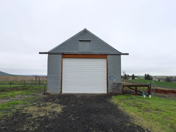 $825,000 | 39919 South Farmington Road, Latah, WA 99018