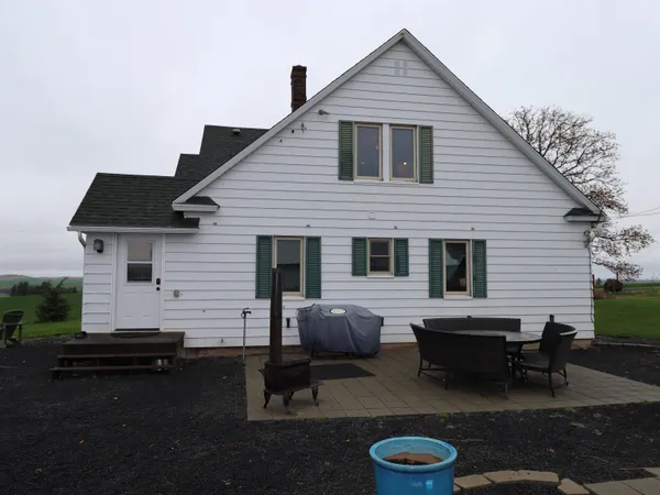 $825,000 | 39919 South Farmington Road, Latah, WA 99018