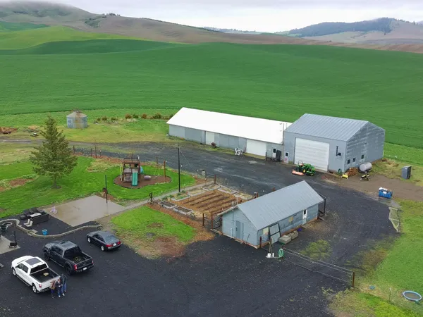 $825,000 | 39919 South Farmington Road, Latah, WA 99018