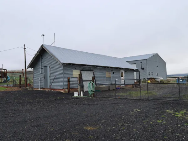 $825,000 | 39919 South Farmington Road, Latah, WA 99018