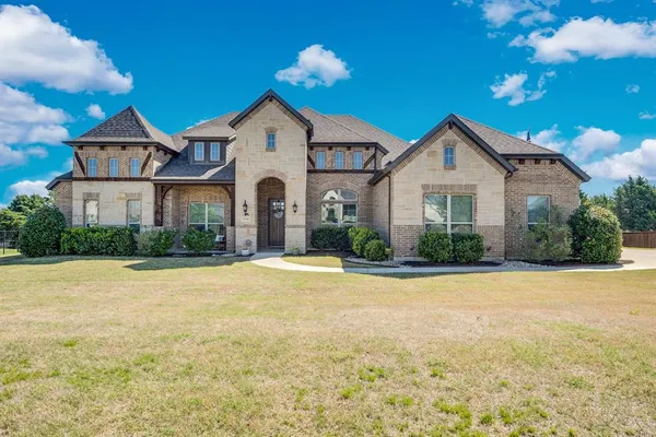 $900,000 | 2730 Clear Lake Drive, Midlothian, TX 76065