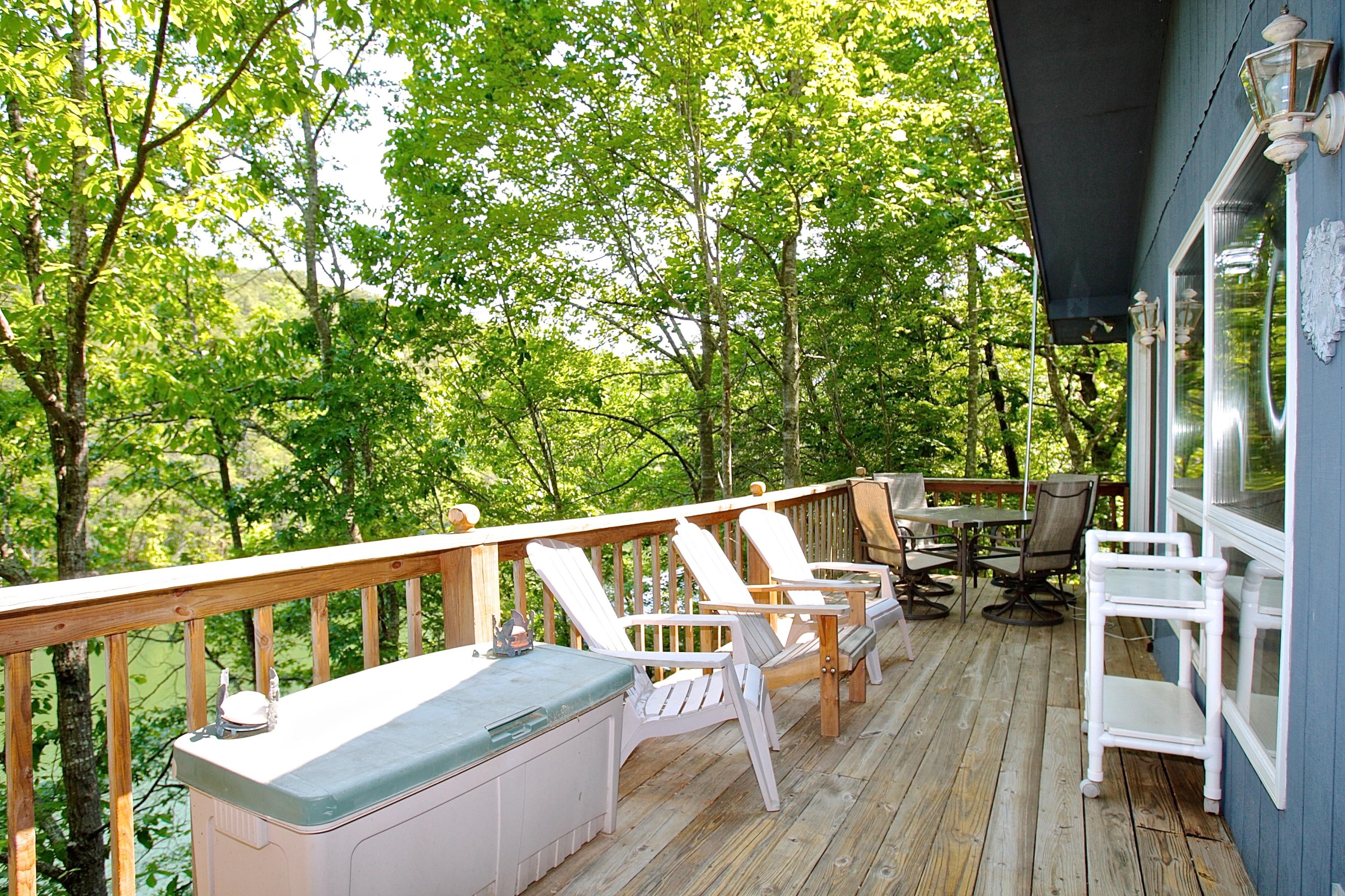 128 Thunder Ridge Road Huddleston, VA 24104 - Photo 3 of 88 Rear Deck!