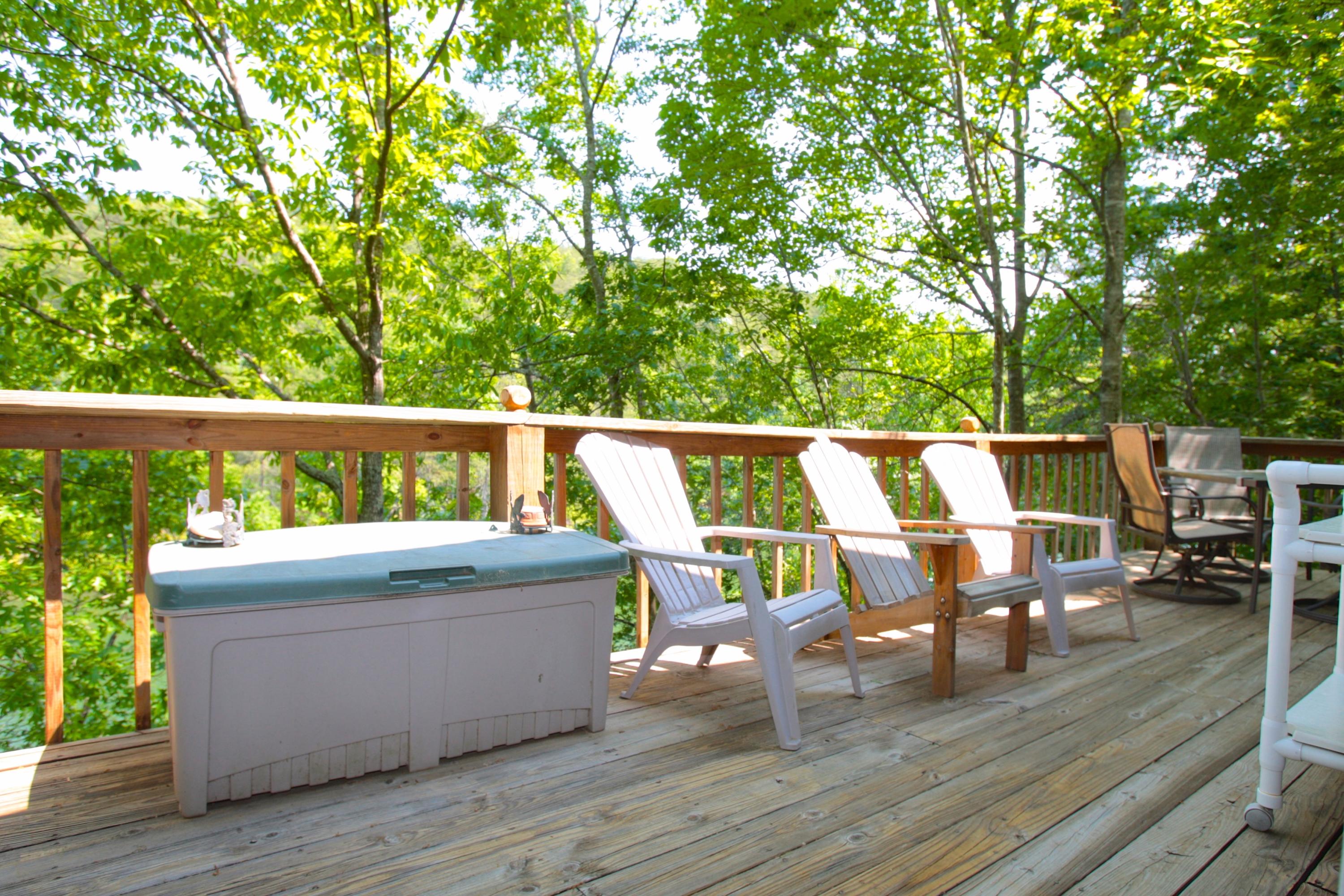 128 Thunder Ridge Road Huddleston, VA 24104 - Photo 23 of 88 Entertainment Deck!