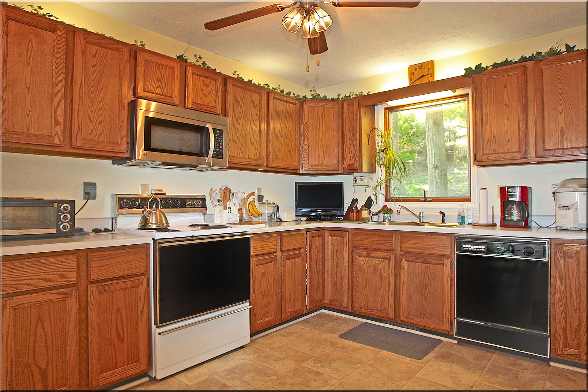 128 Thunder Ridge Road Huddleston, VA 24104 - Photo 29 of 88 Kitchen to Love!