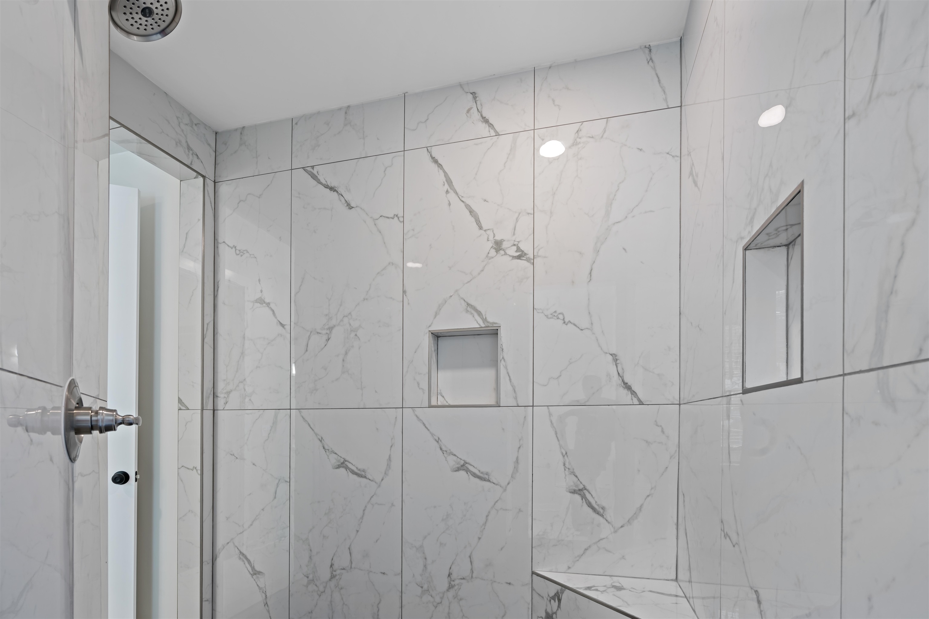 694 Brownlee Road Memphis, TN 38116 - Photo 10 of 15 Room details featuring a tile shower