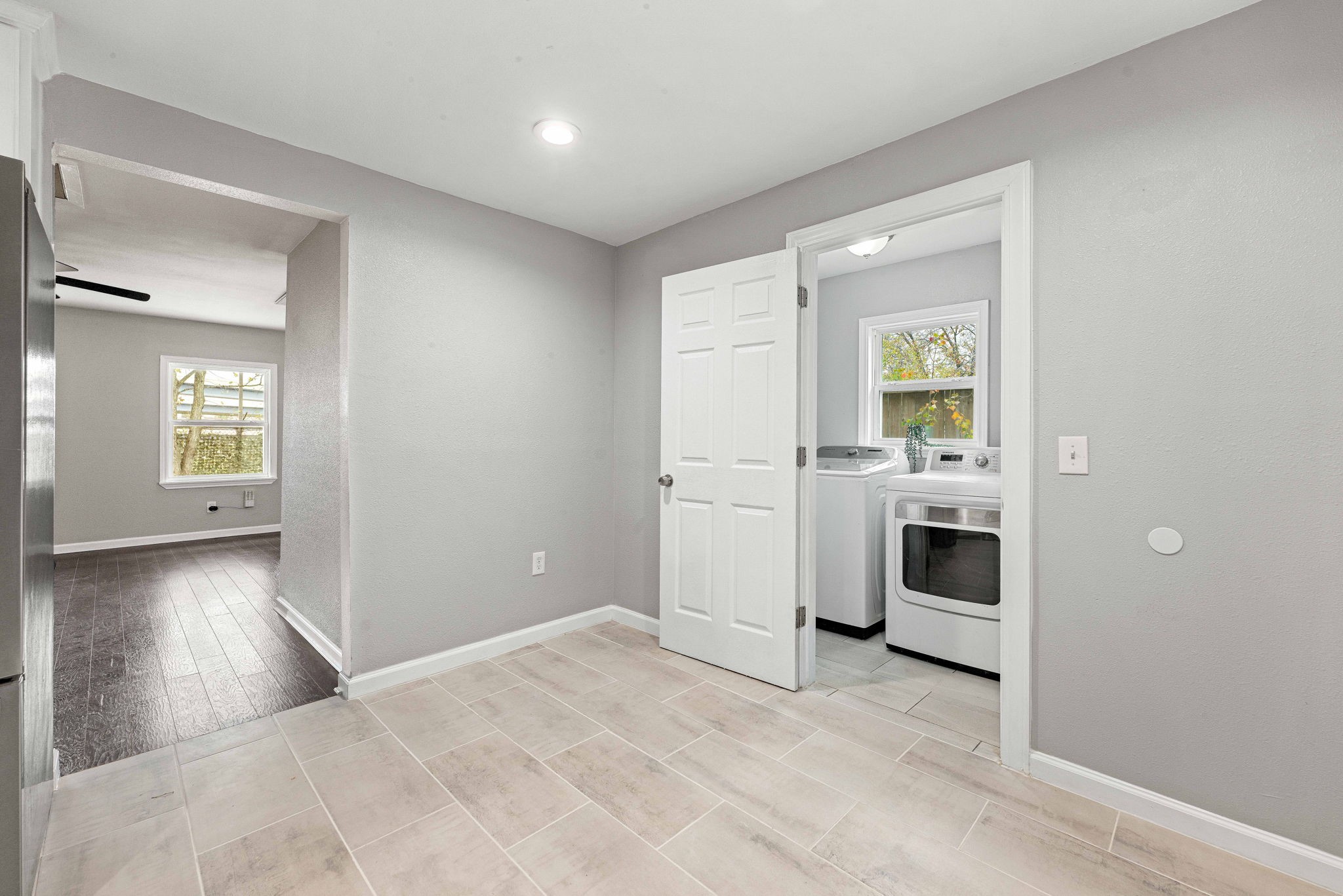 7630 Lady Street Houston, TX 77021 - Photo 8 of 32 Casual Dining Area