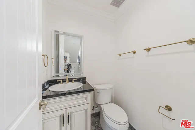 $16,000 | 2017 South Centinela Avenue, Santa Monica, CA 90404