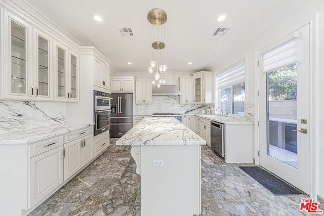 $16,000 | 2017 South Centinela Avenue, Santa Monica, CA 90404