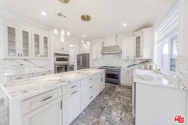 $16,000 | 2017 South Centinela Avenue, Santa Monica, CA 90404