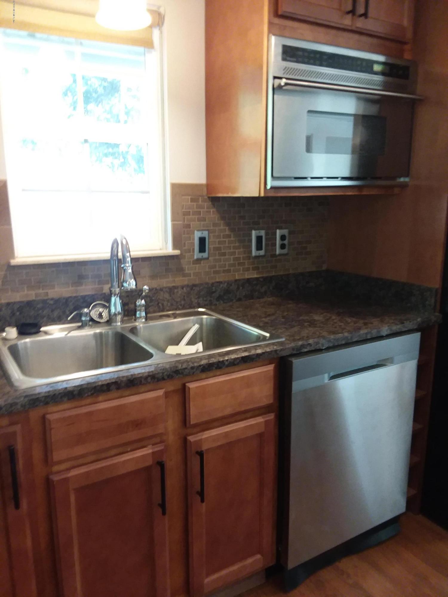 8152 Wendover Road St. Augustine, FL 32092 - Photo 5 of 32 Kitchen