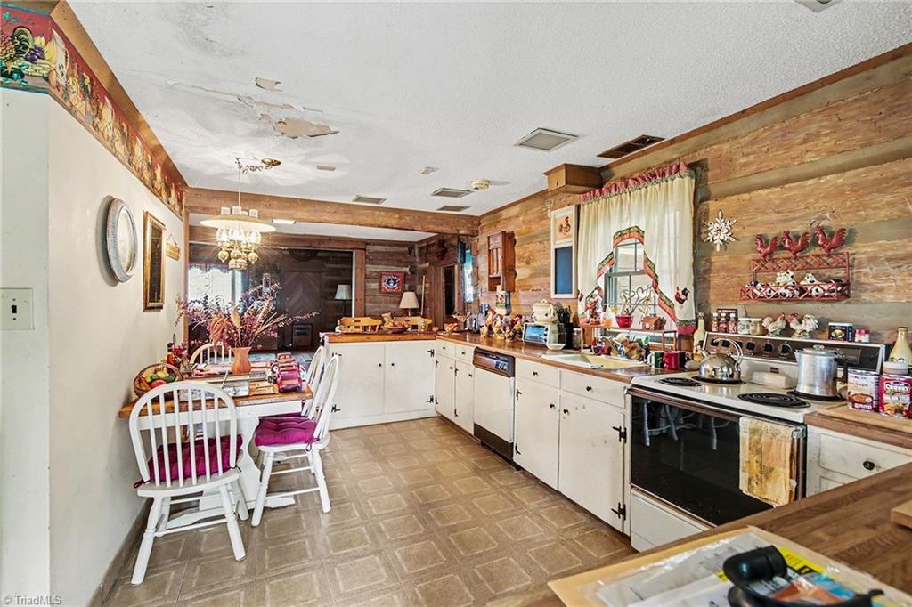 1413 Mission Road Danbury, NC 27016 - Photo 10 of 27