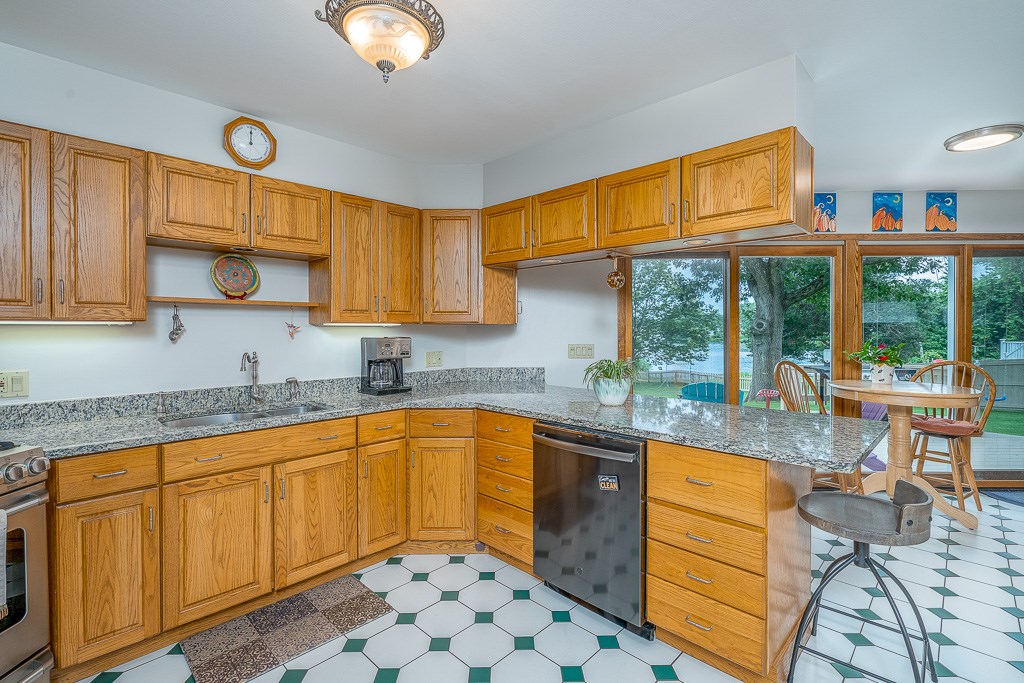 71 Mellon Road Warwick, RI 02889 - Photo 6 of 38