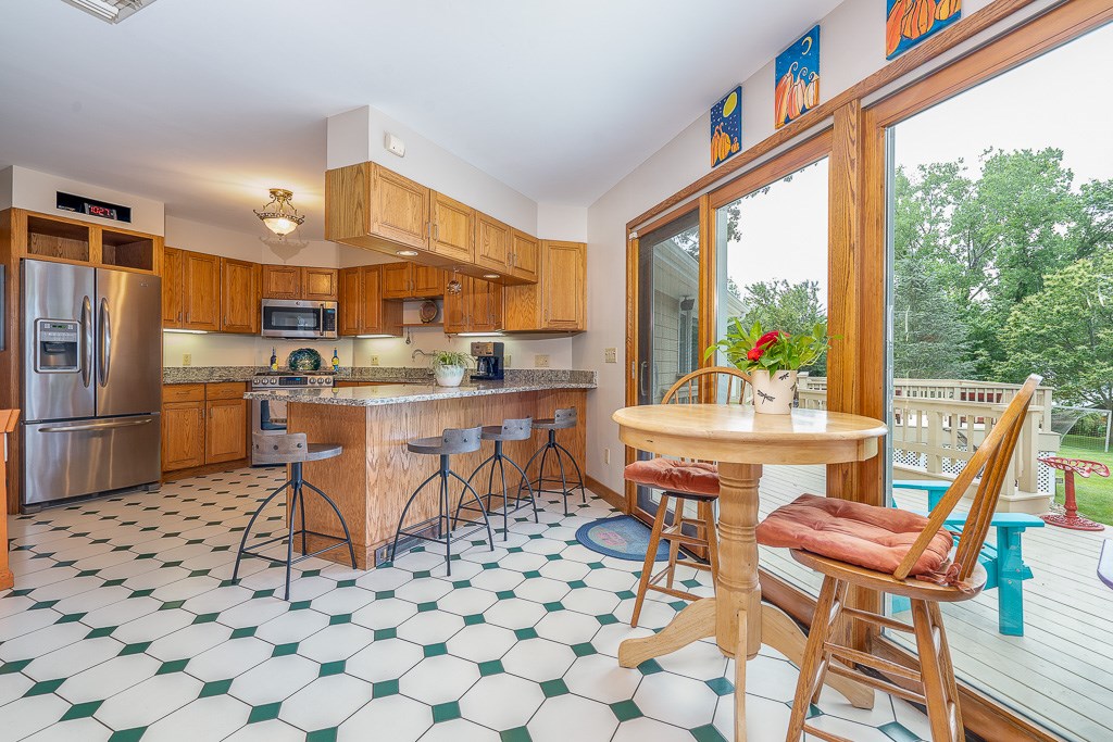 71 Mellon Road Warwick, RI 02889 - Photo 7 of 38