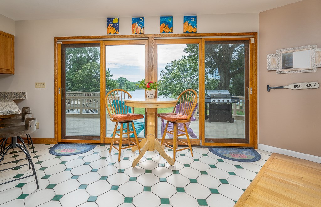 71 Mellon Road Warwick, RI 02889 - Photo 8 of 38