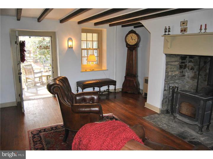 802 Washington Crossing Road Newtown, PA 18940 - Photo 3 of 23 Living Room