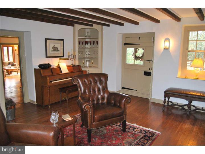 802 Washington Crossing Road Newtown, PA 18940 - Photo 5 of 23 Living Room