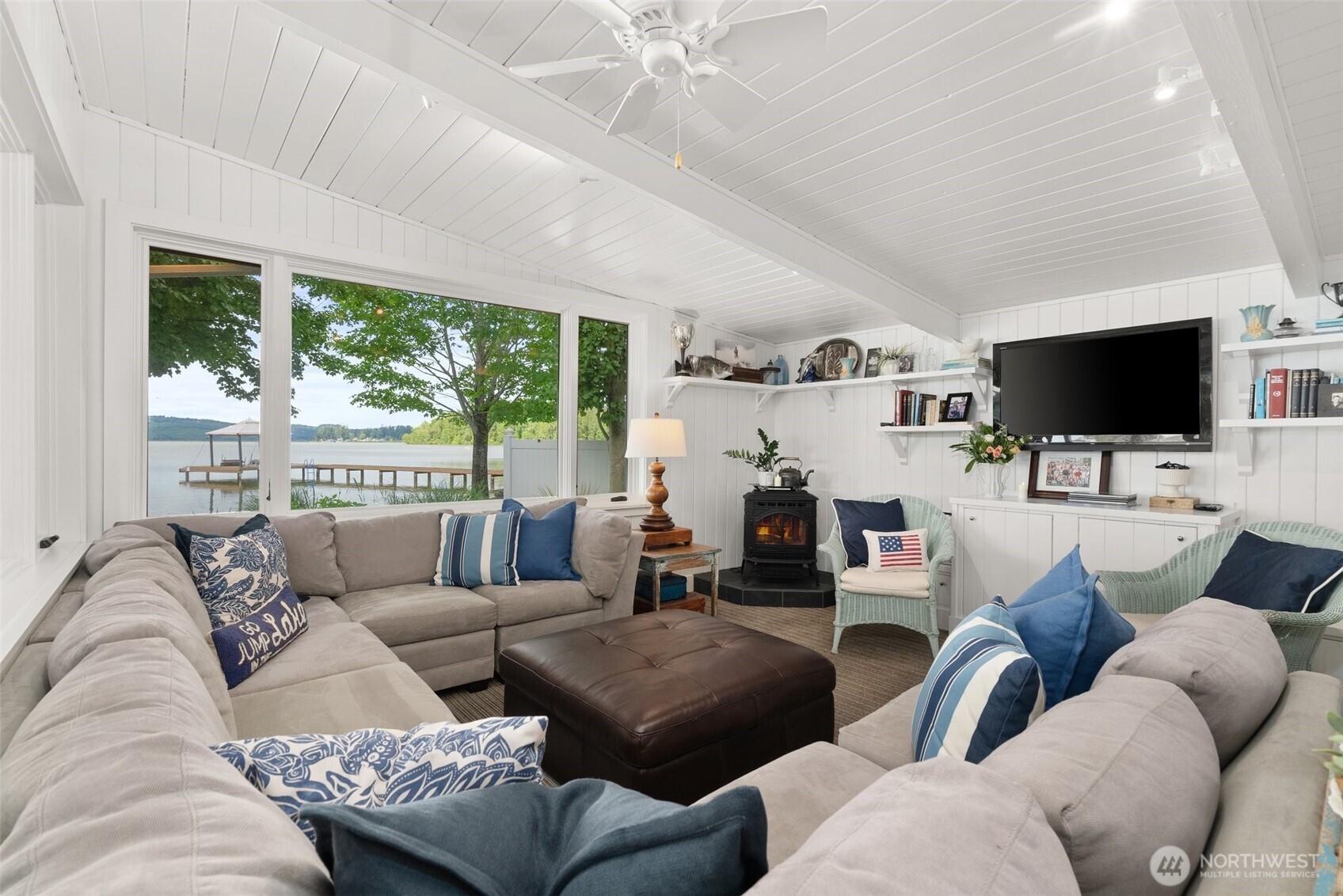 412 Streeter Road Silverlake, WA 98645 - Photo 15 of 40 a living room with furniture and a flat screen tv