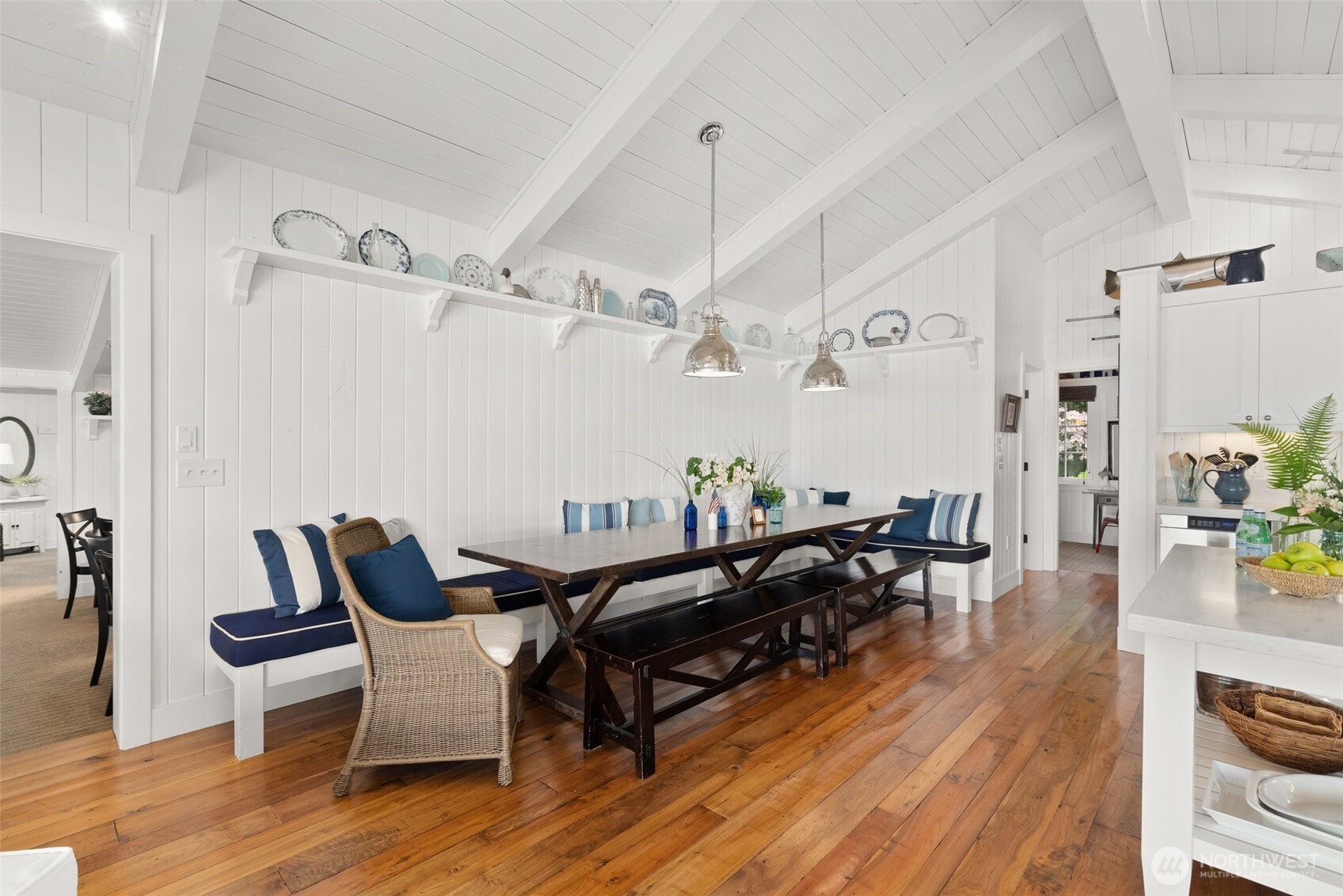 412 Streeter Road Silverlake, WA 98645 - Photo 19 of 40 a living room with furniture and wooden floor