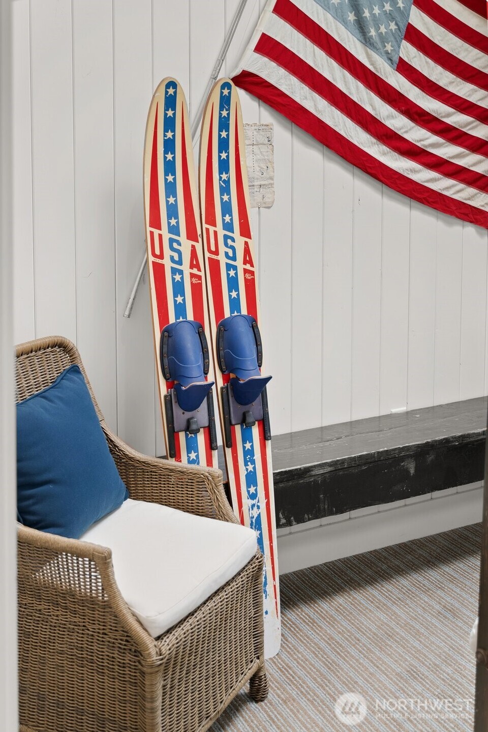 412 Streeter Road Silverlake, WA 98645 - Photo 31 of 40 a bedroom with furniture and a window